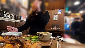 Il Grosso Culo Di Una Mamma Asiatica Ostacola I Piani Di Un Voyeur Giapponese