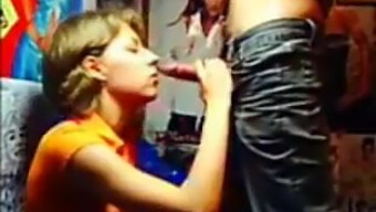 Tiener (18+) Amateur Blowjob En Facial