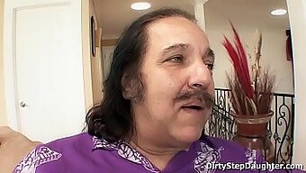 Šťastný Jedinec Ron Jeremy Se Věnuje Intimnímu Setkání Se Svou Mladičkou Nevlastní Dcerou Lynn Love