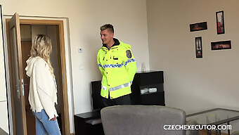 Geile Cop Krijgt Zijn Lading