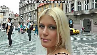 Nackt Und Hemmungslos: Intensiver Public Sex Mit Geilem Girl