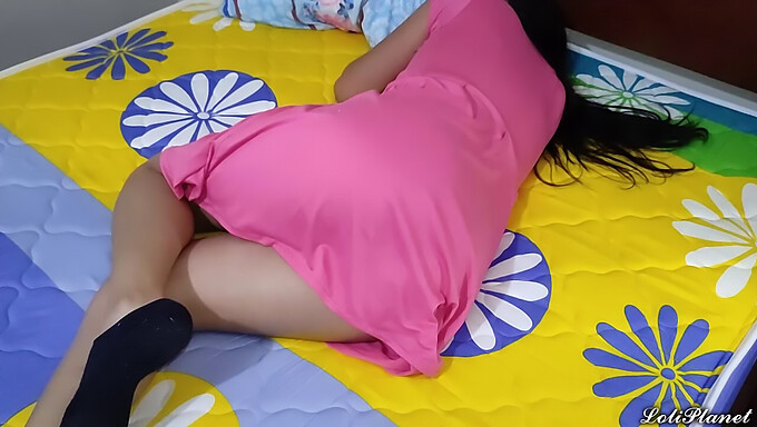 Cô Gái 18+ Bị Cha Dượng Đụ Mạnh Mẽ