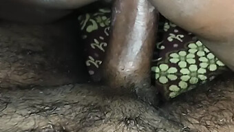 Bhabhi Ko Land Par Bitha Kar Choda - Video Kamera Tersembunyi