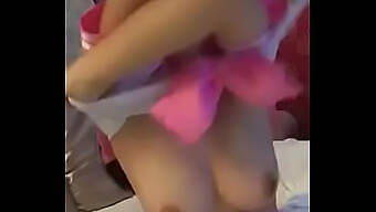 Vidéo Hd D'Une Fille En Uniforme