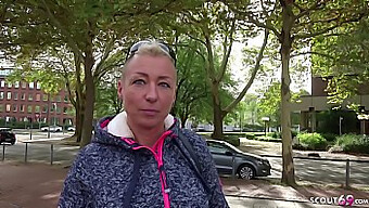 Mame Z Velikimi Tiči: Mandy Ga Vzame Globoko V Tem Analnem Porno Videu