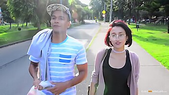 Mamacitaz Predstavlja Vroč Video, Kako Najstniška Latina Raziskuje Svoja Usta In Muco