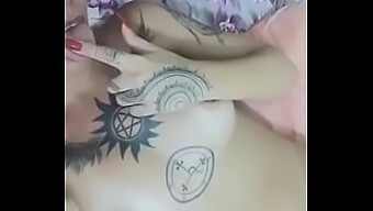 Latinská Kráska Ashley Tattooed Sa V Domácom Videu Nezbedne