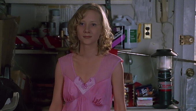 Payudara Besar Dan Pantat Besar: Anne Heche Dalam Lingerie