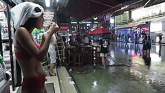 L'Esperienza Della Giovane Asiatica A Pattaya