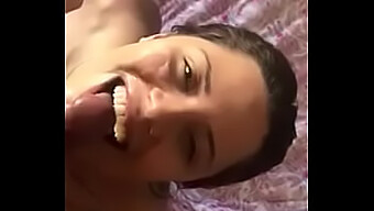 Mleko Grlo: Blowjob S Pihanjem