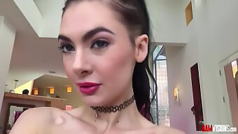 La Adolescente De 18+, Marley Brinx, Se Prepara Para El Sexo Anal