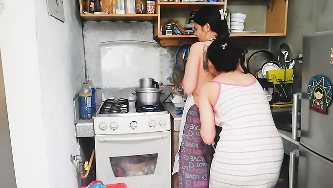 Kontol Hitam Besar Dan Aksi Buatan Sendiri Di Dapur