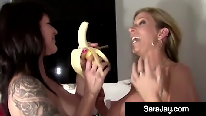 Duas Milfs Com Grandes Seios Naturais E Grandes Seios Chupam O Cu Uma Da Outra!