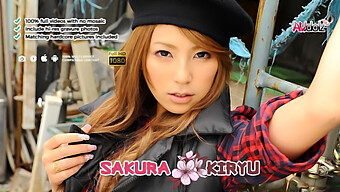 Sakura Kiryu สาวผมน้ําตาลสุดสวยอมควยลึกสุดคอหอยจนเจอขนดกมหึมา